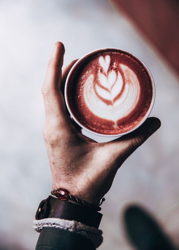 Latte con arte en forma de corazón